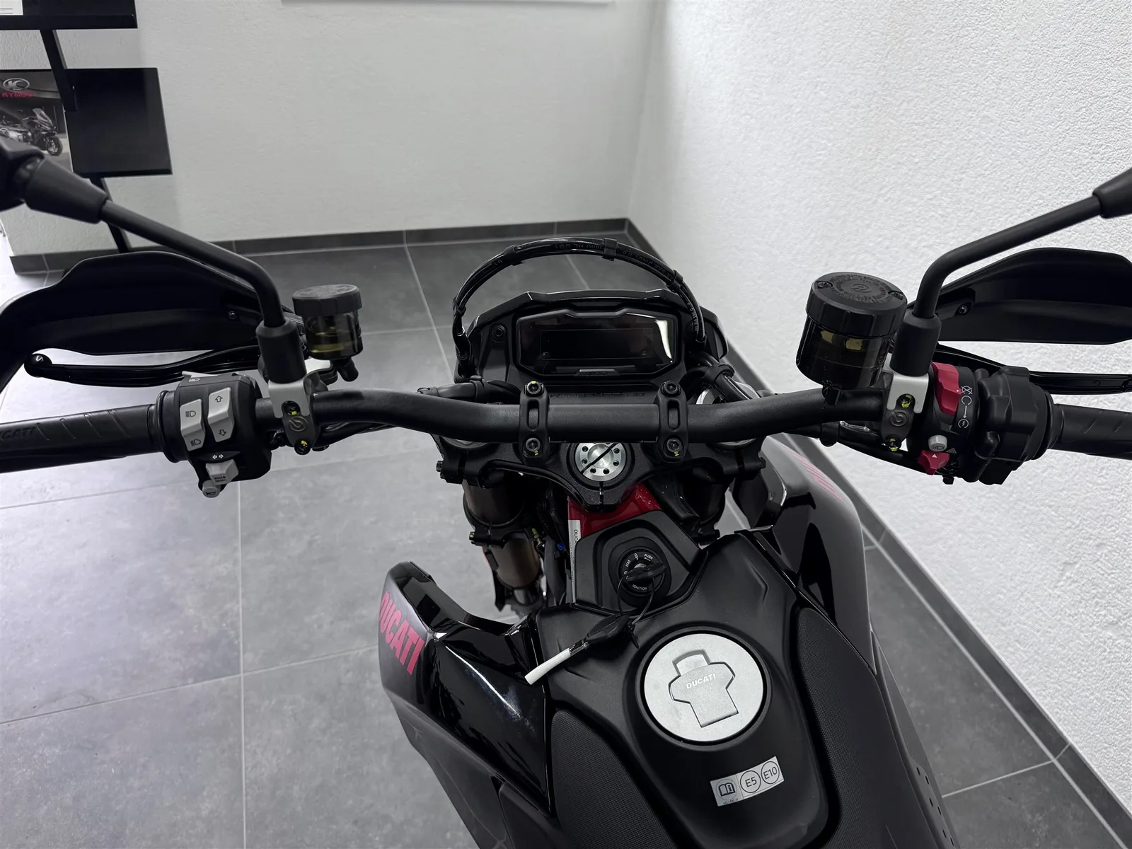 Ducati Hypermotard 698 Mono NERA | mit Quickshifter, Termignoni Sportauspuff | A2 möglich
