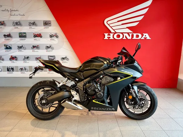 Honda CBR650R E-Clutch