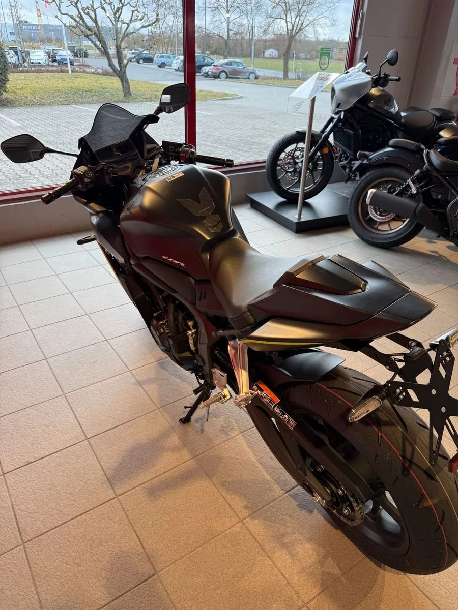 Honda CBR650R E-Clutch