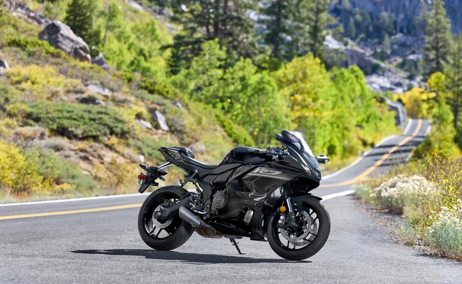 Yamaha R7 35 kW, MY 2026 - Midnight Black
