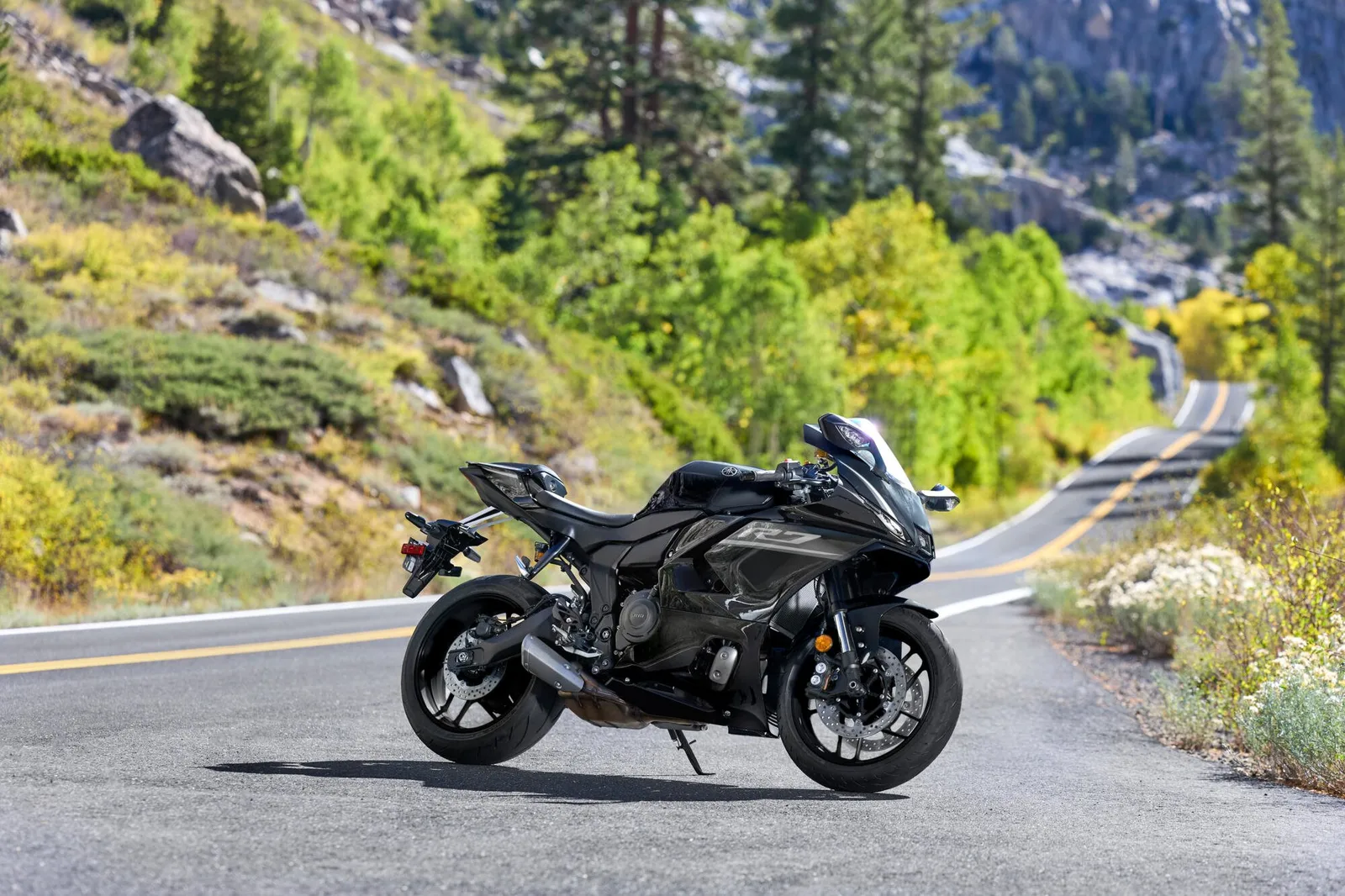 Yamaha R7 35 kW, MY 2026 - Midnight Black
