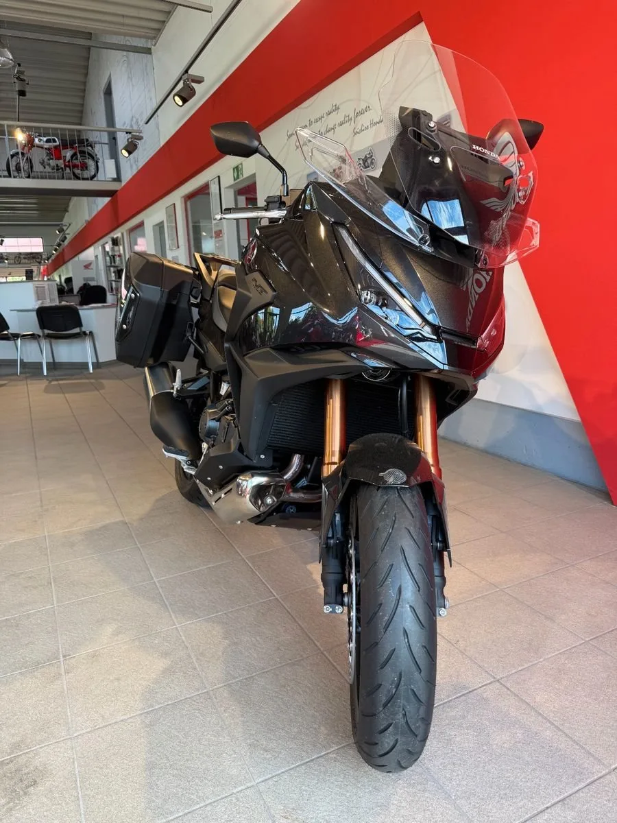 Honda NT1100 DCT Electronic Suspension