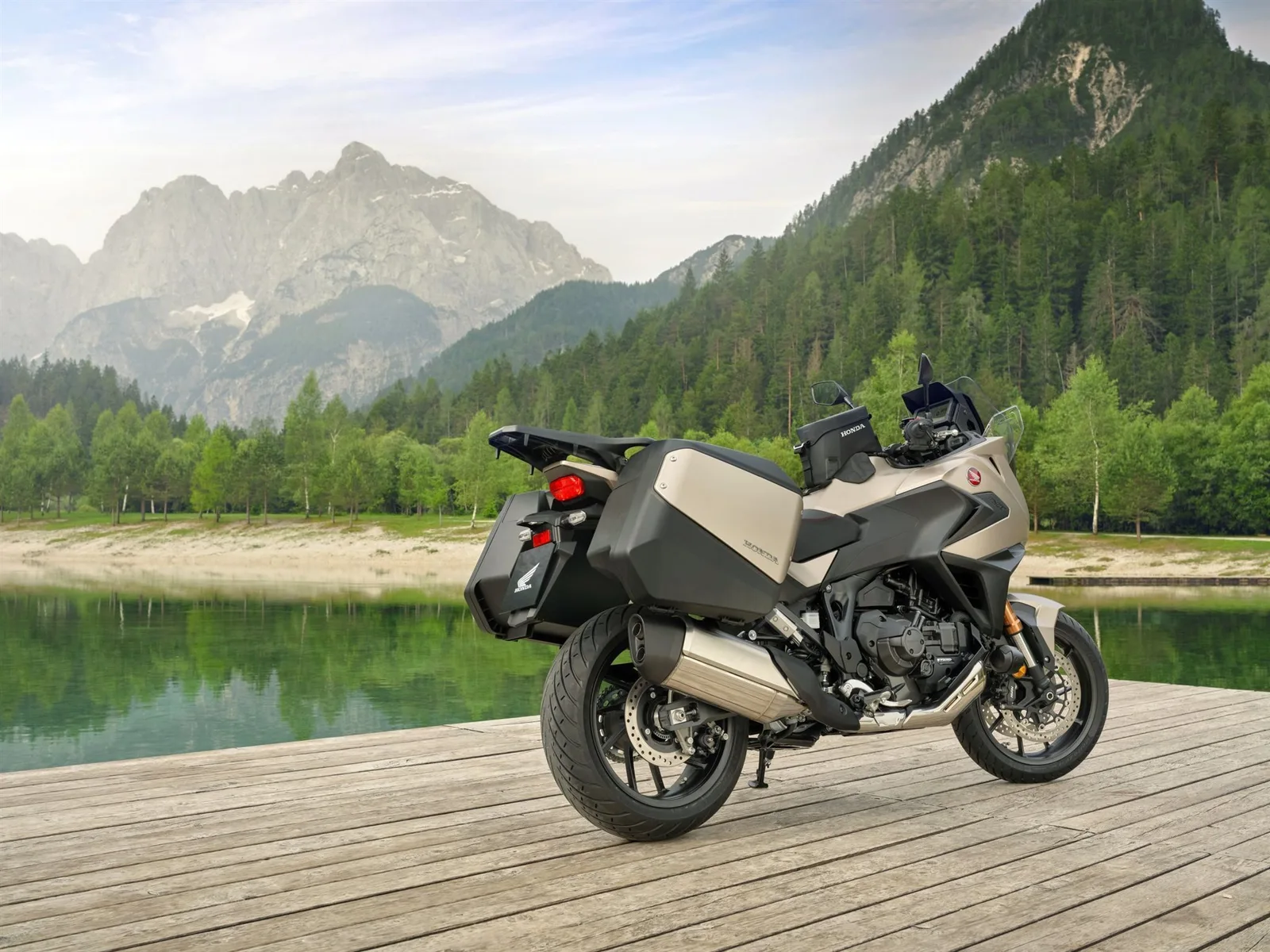 Honda NT1100 DCT Electronic Suspension