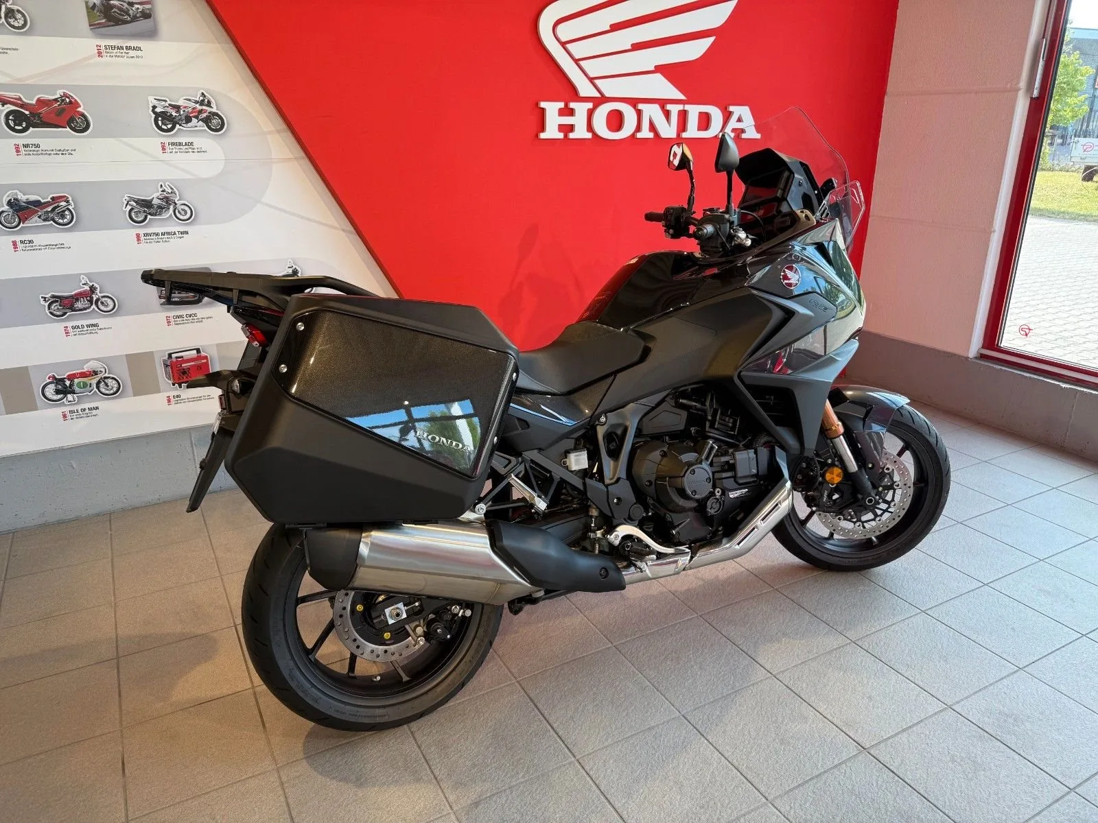 Honda NT1100 DCT Electronic Suspension