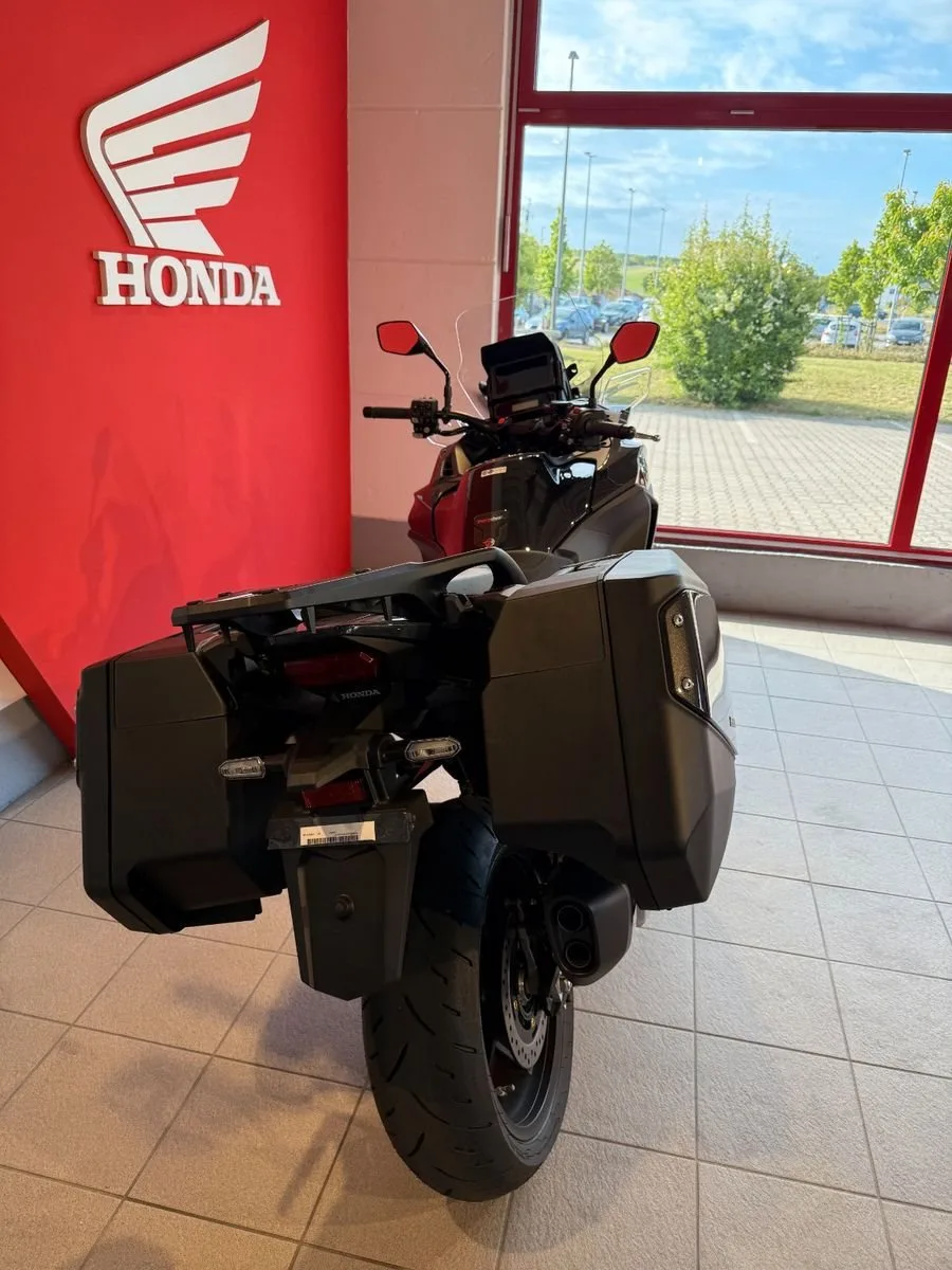 Honda NT1100 DCT Electronic Suspension