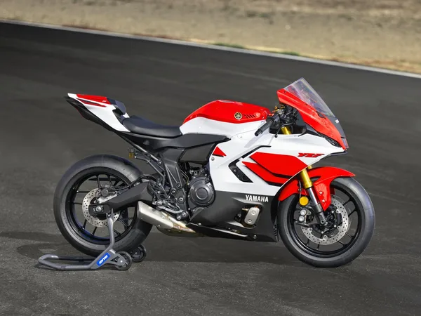 Yamaha R7 35 kW, MY 2026 Anniversary White