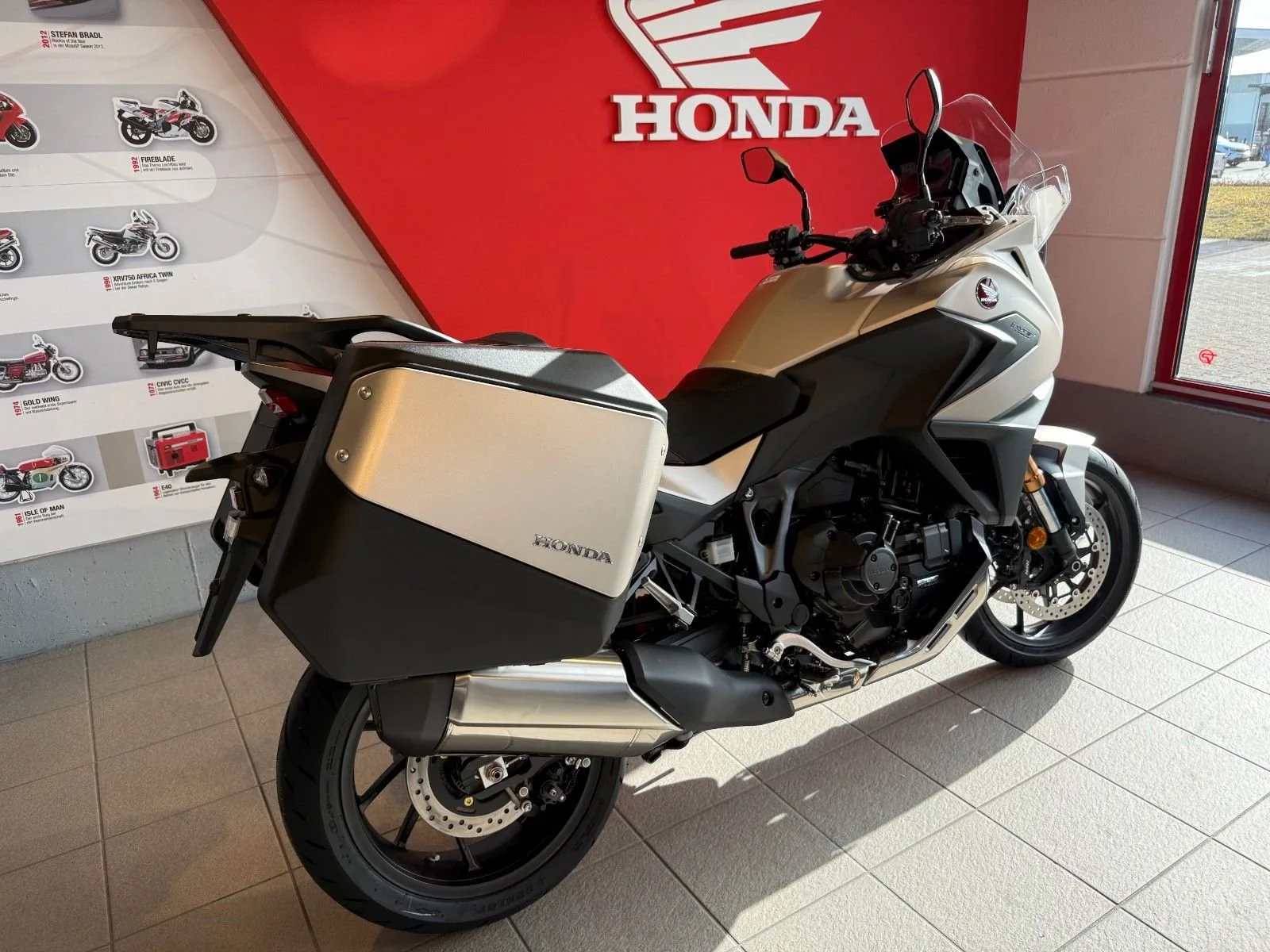 Honda NT1100 DCT Electronic Suspension