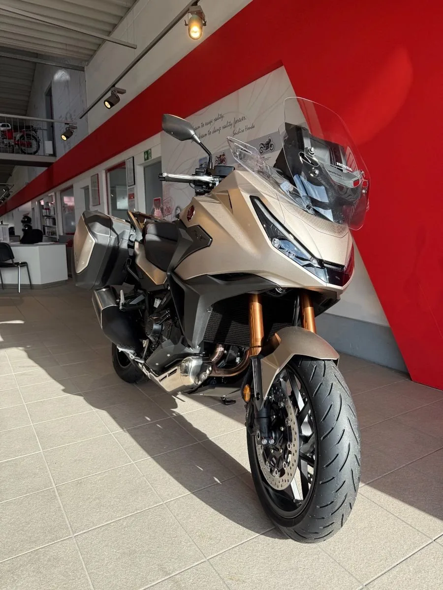 Honda NT1100 DCT Electronic Suspension
