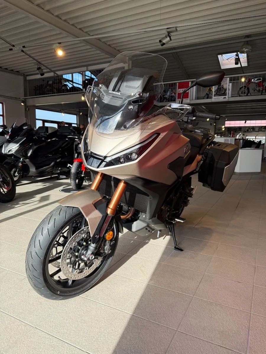Honda NT1100 DCT Electronic Suspension