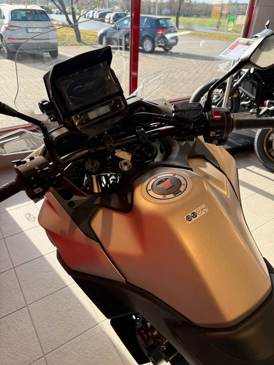 Honda NT1100 DCT Electronic Suspension