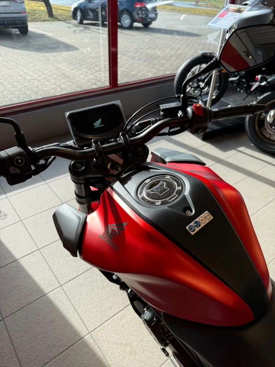 Honda CB125R