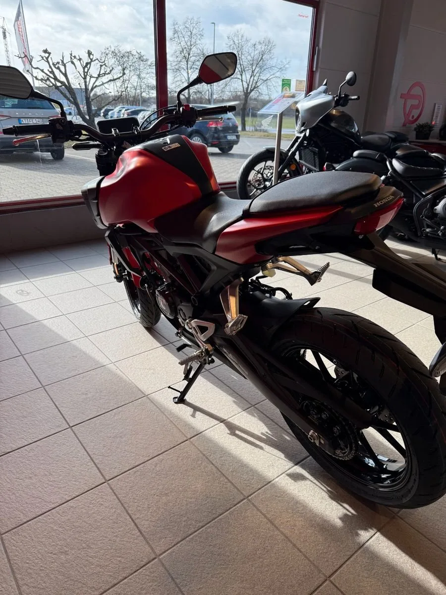 Honda CB125R