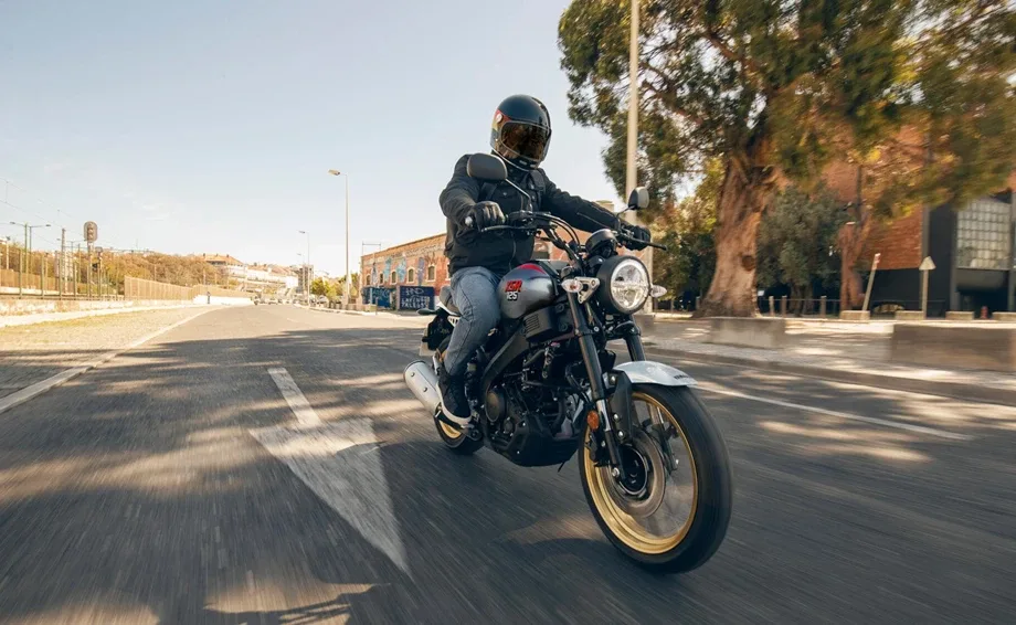 Yamaha XSR125 Legacy, MY 2025 - Legend Silver