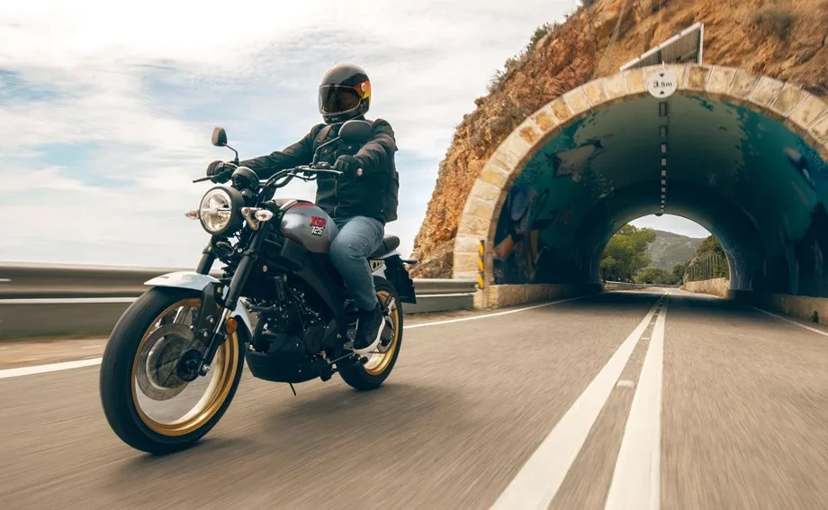Yamaha XSR125 Legacy, MY 2025 - Legend Silver
