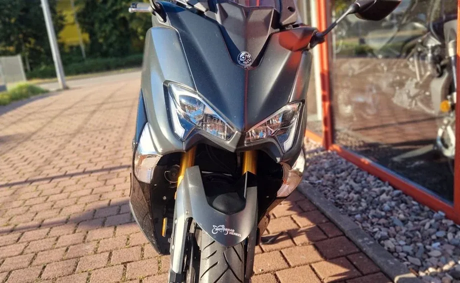 Yamaha TMAX DX