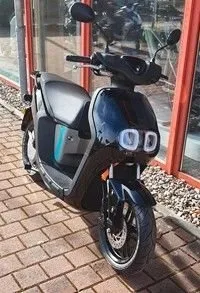 Yamaha NEO's Dual Battery