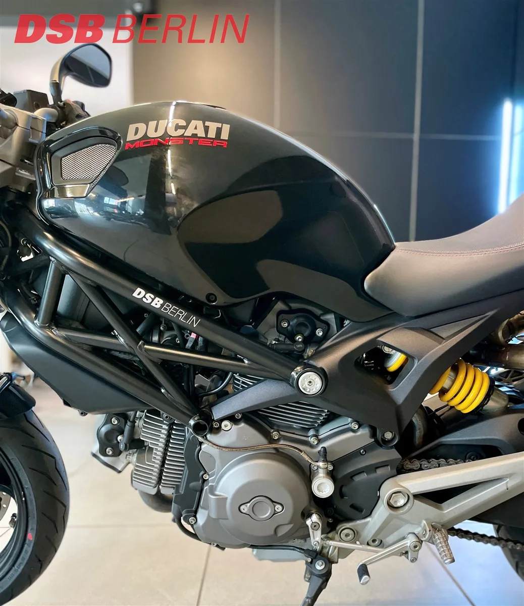 Ducati Monster 696