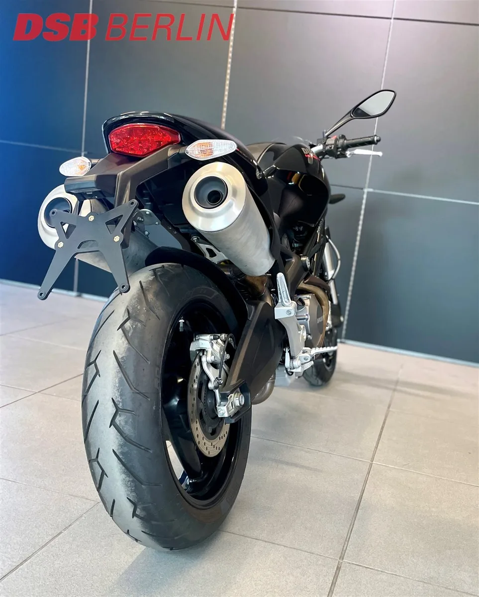 Ducati Monster 696
