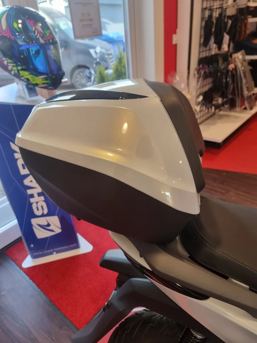 Honda SH350i - wie neu - 1. KD erledigt - inkl. Windschild