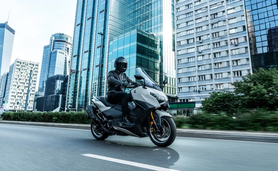 Yamaha TMAX Tech MAX, MY 2025 - Dark Magma
