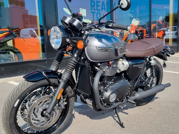 Triumph Bonneville T120 Black
