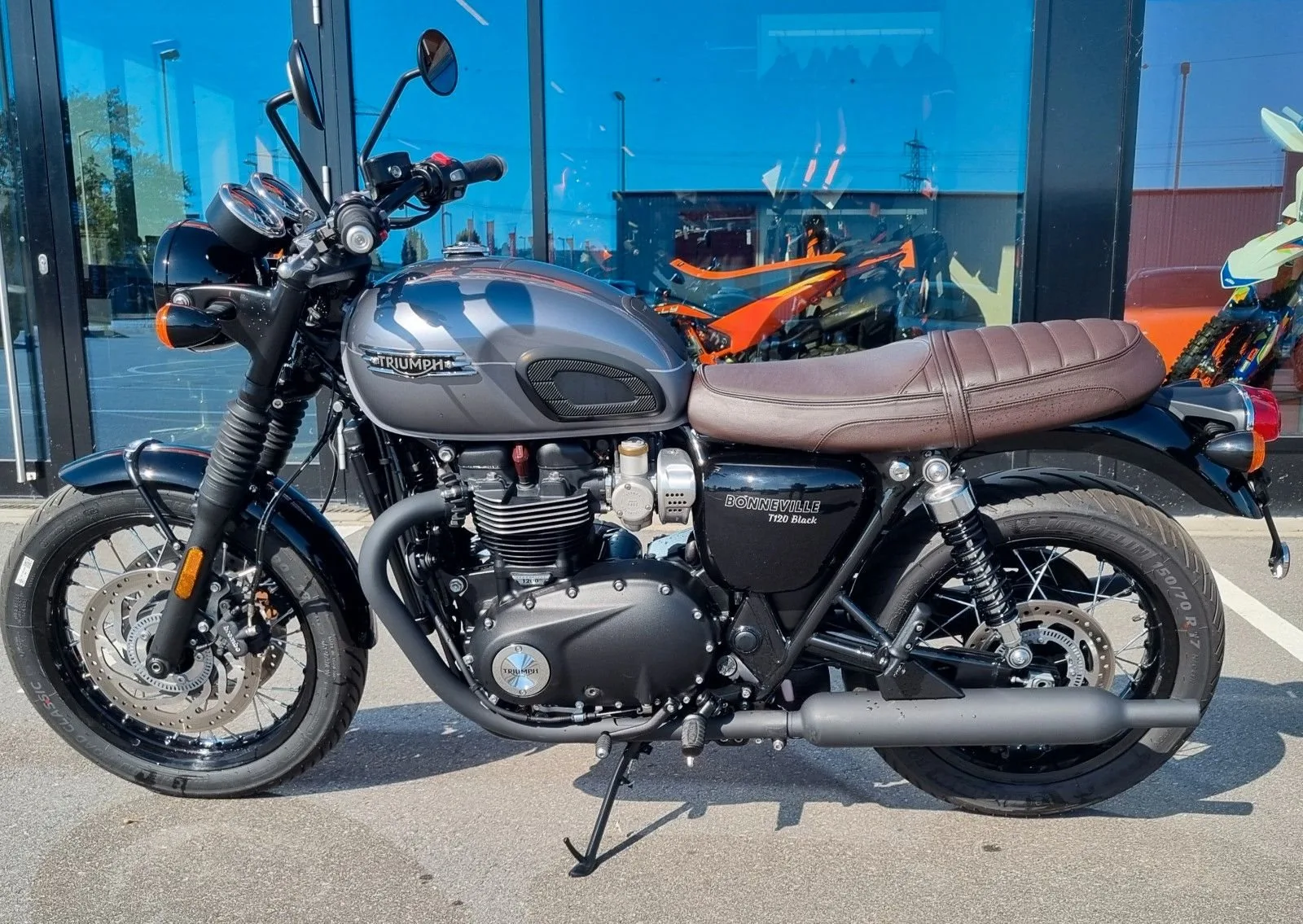 Triumph Bonneville T120 Black