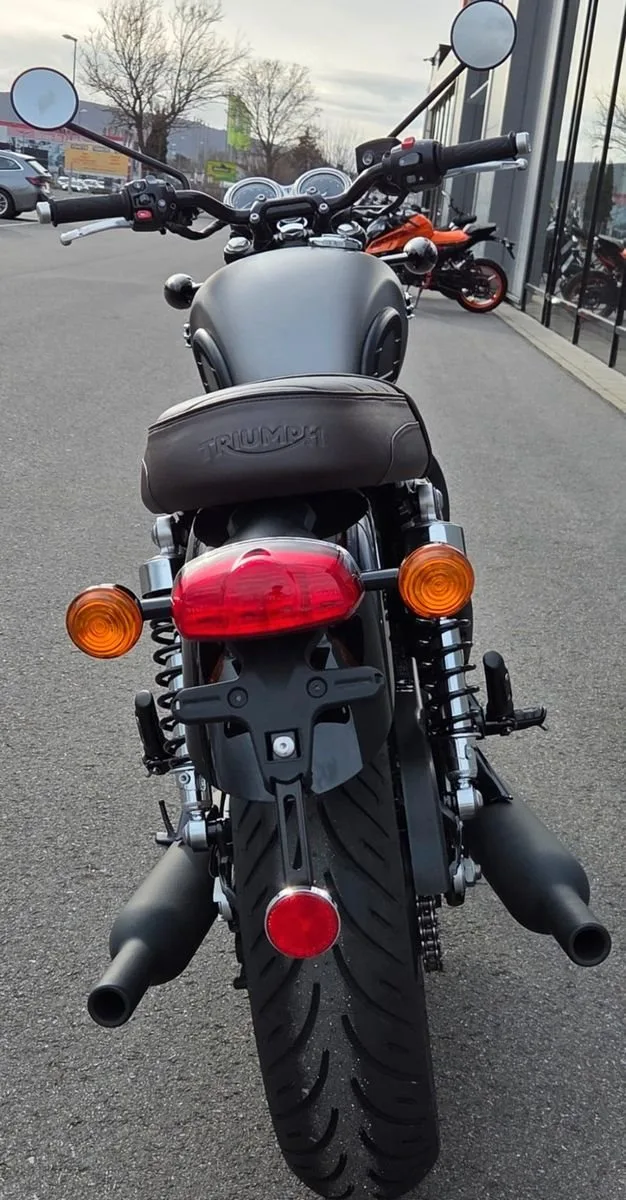 Triumph Bonneville T120 Black