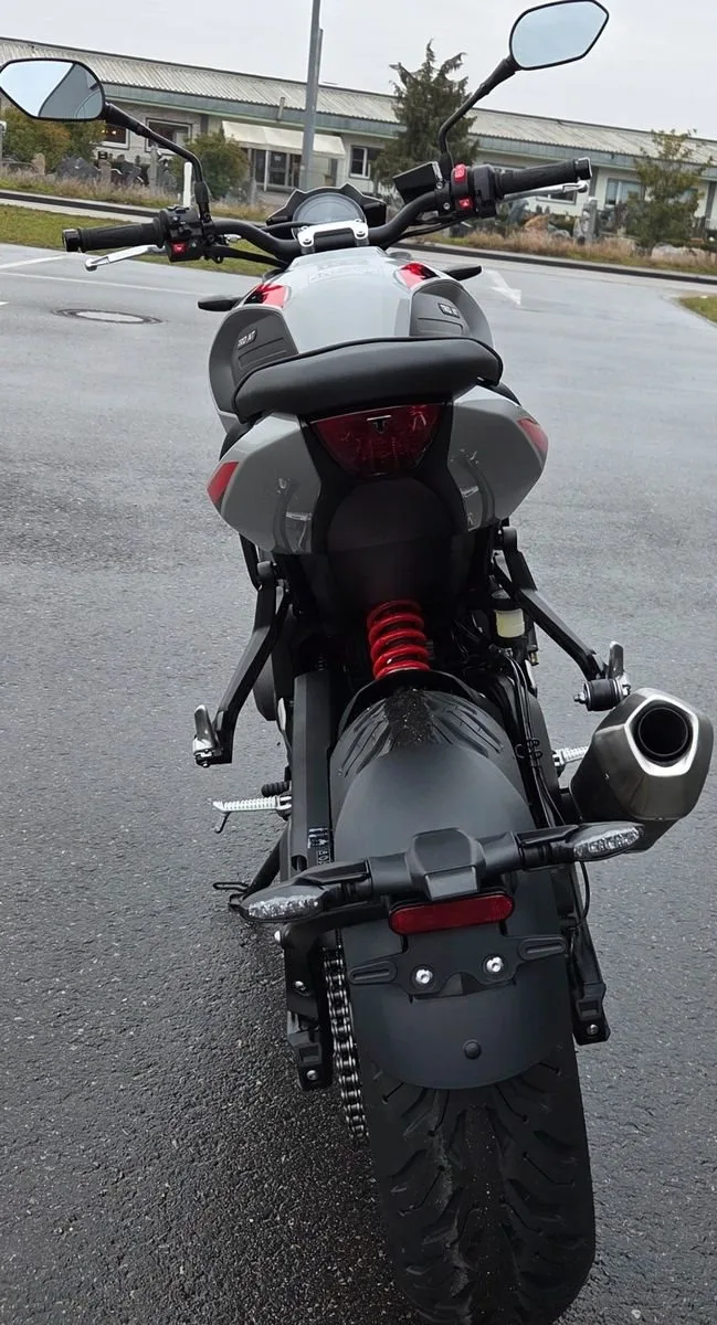Triumph Trident 800