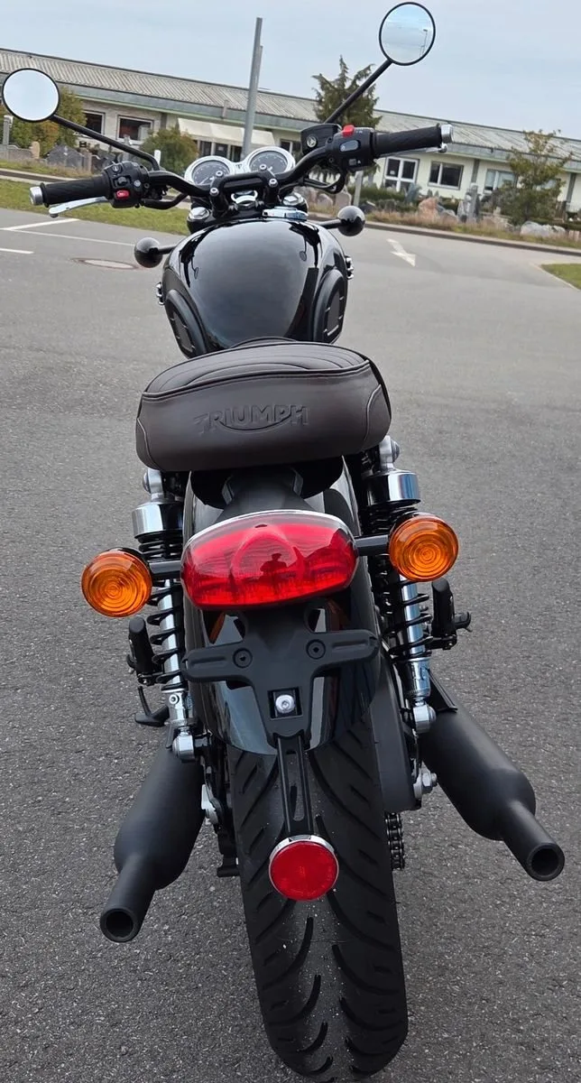 Triumph Bonneville T120 Black