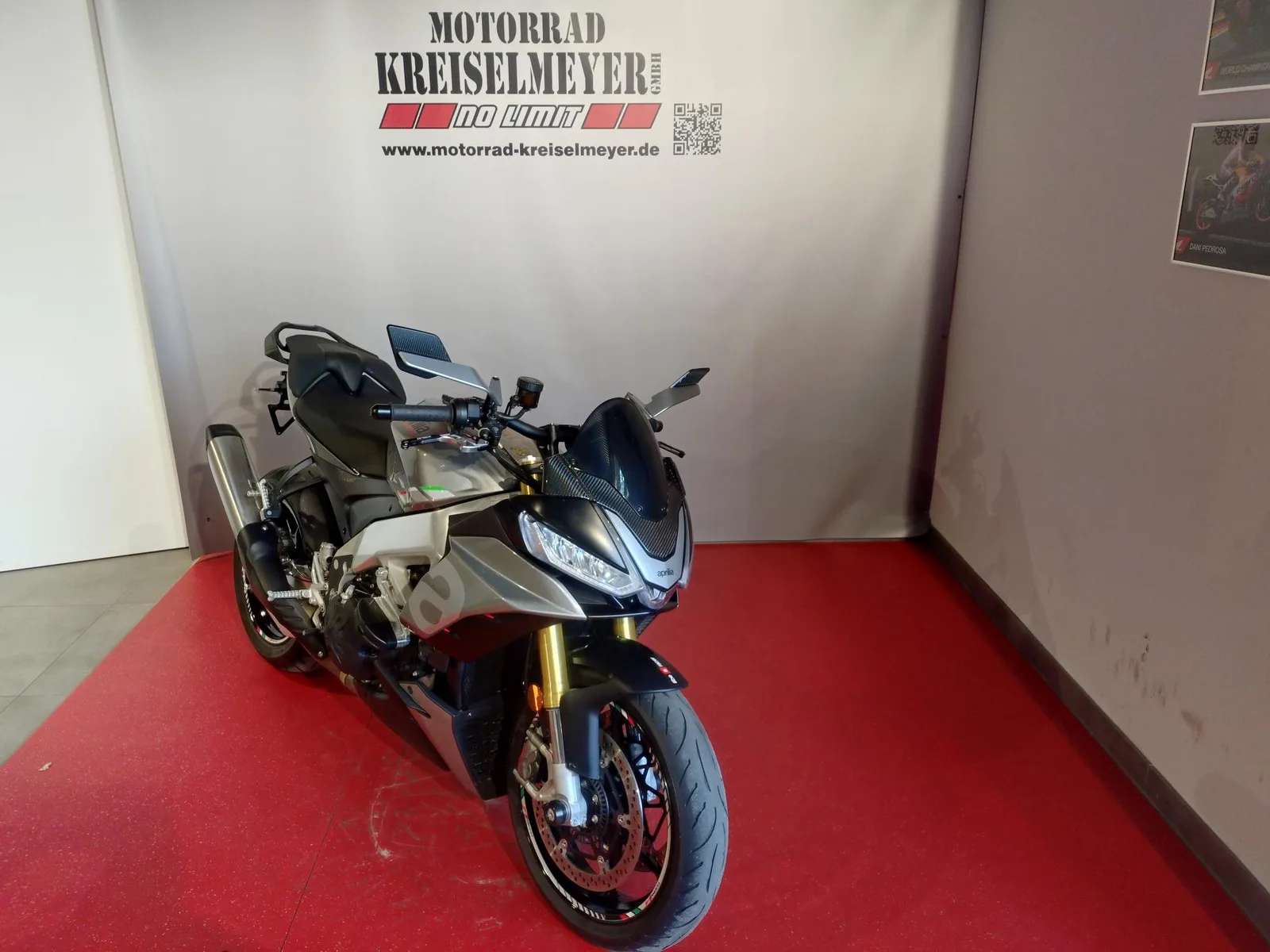 Aprilia Tuono V4 1100 Top Zustand mit viel Sonderzubehör aus 1.Hand!