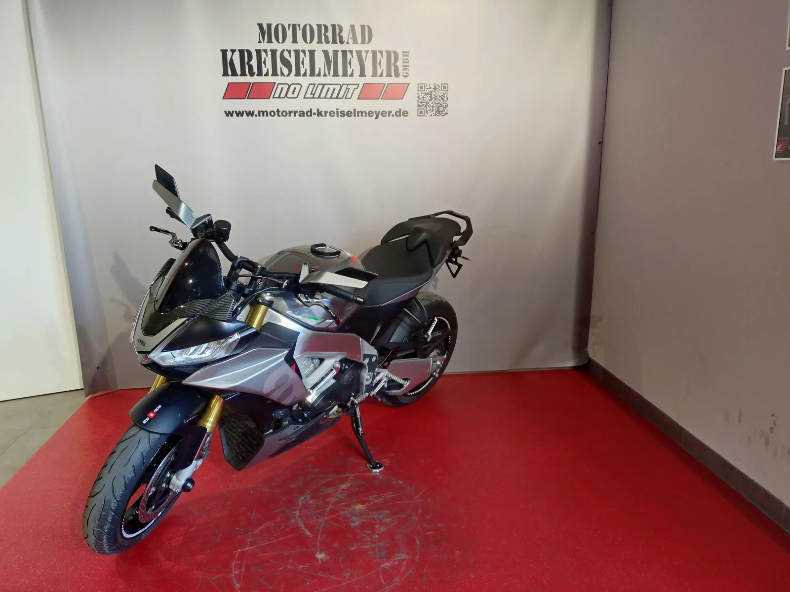 Aprilia Tuono V4 1100 Top Zustand mit viel Sonderzubehör aus 1.Hand!