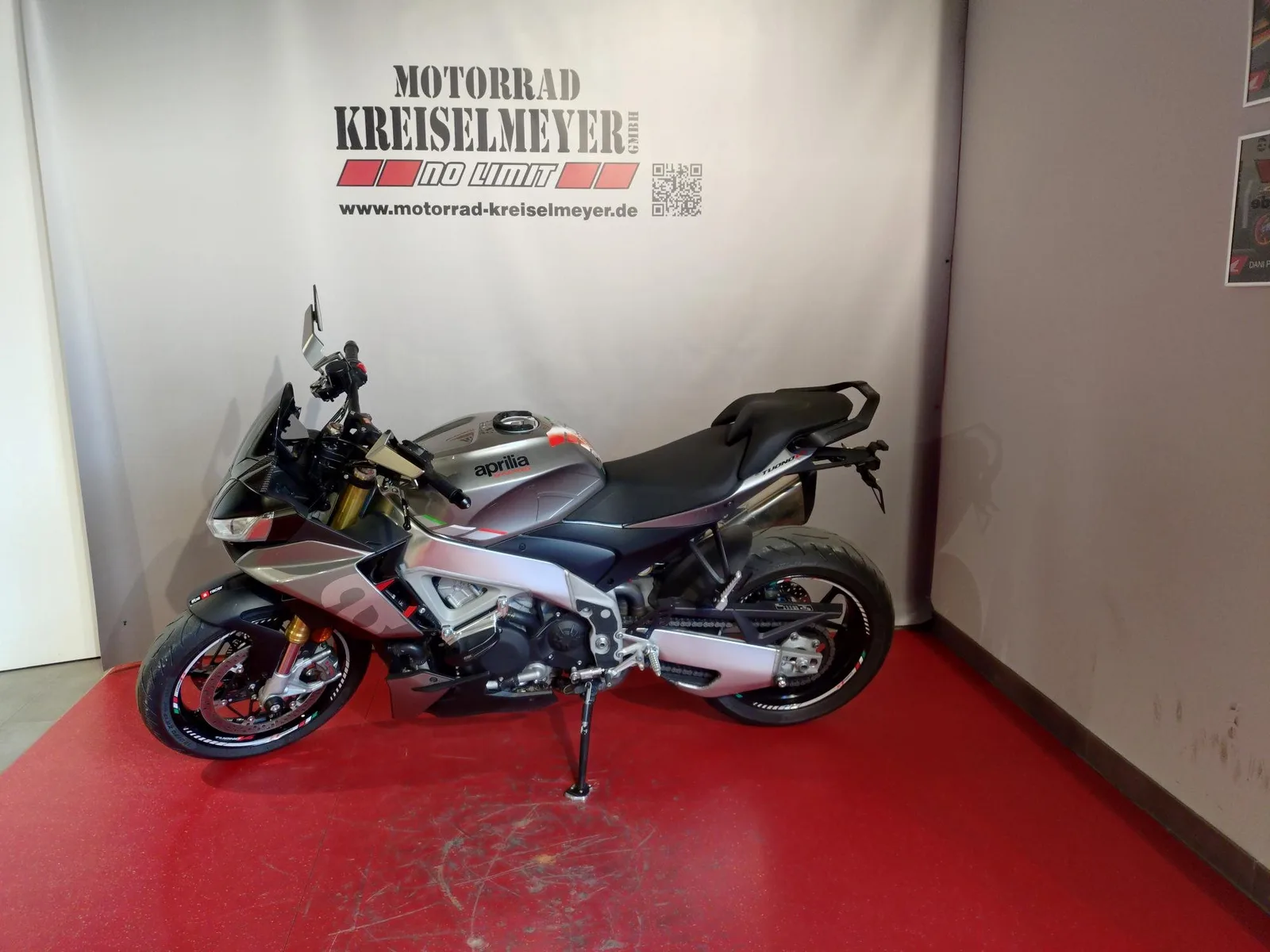 Aprilia Tuono V4 1100 Top Zustand mit viel Sonderzubehör aus 1.Hand!
