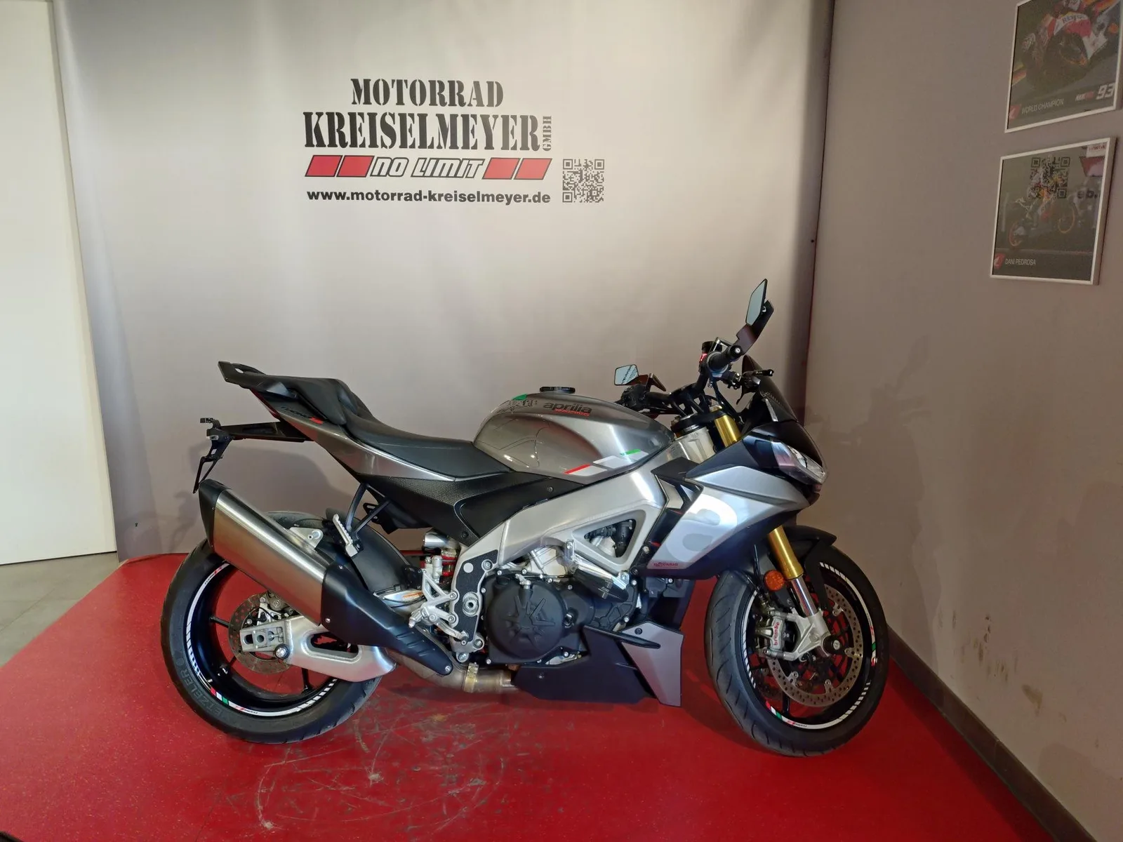 Aprilia Tuono V4 1100 Top Zustand mit viel Sonderzubehör aus 1.Hand!