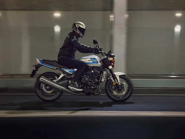 Honda CB1000F Lieferbar ca. KW49/2026 -- 6 Jahre Garantie\* --