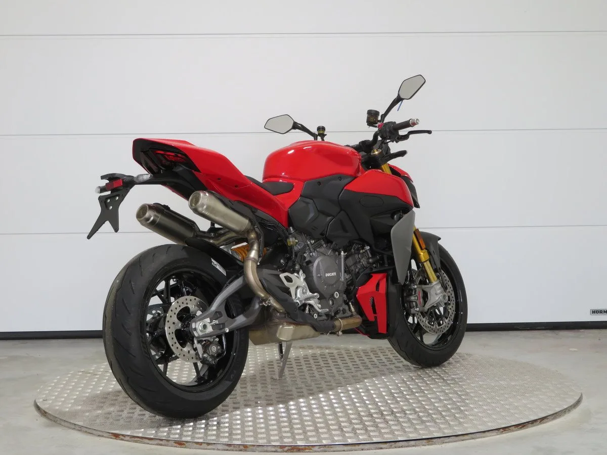 Ducati Streetfighter V2 S