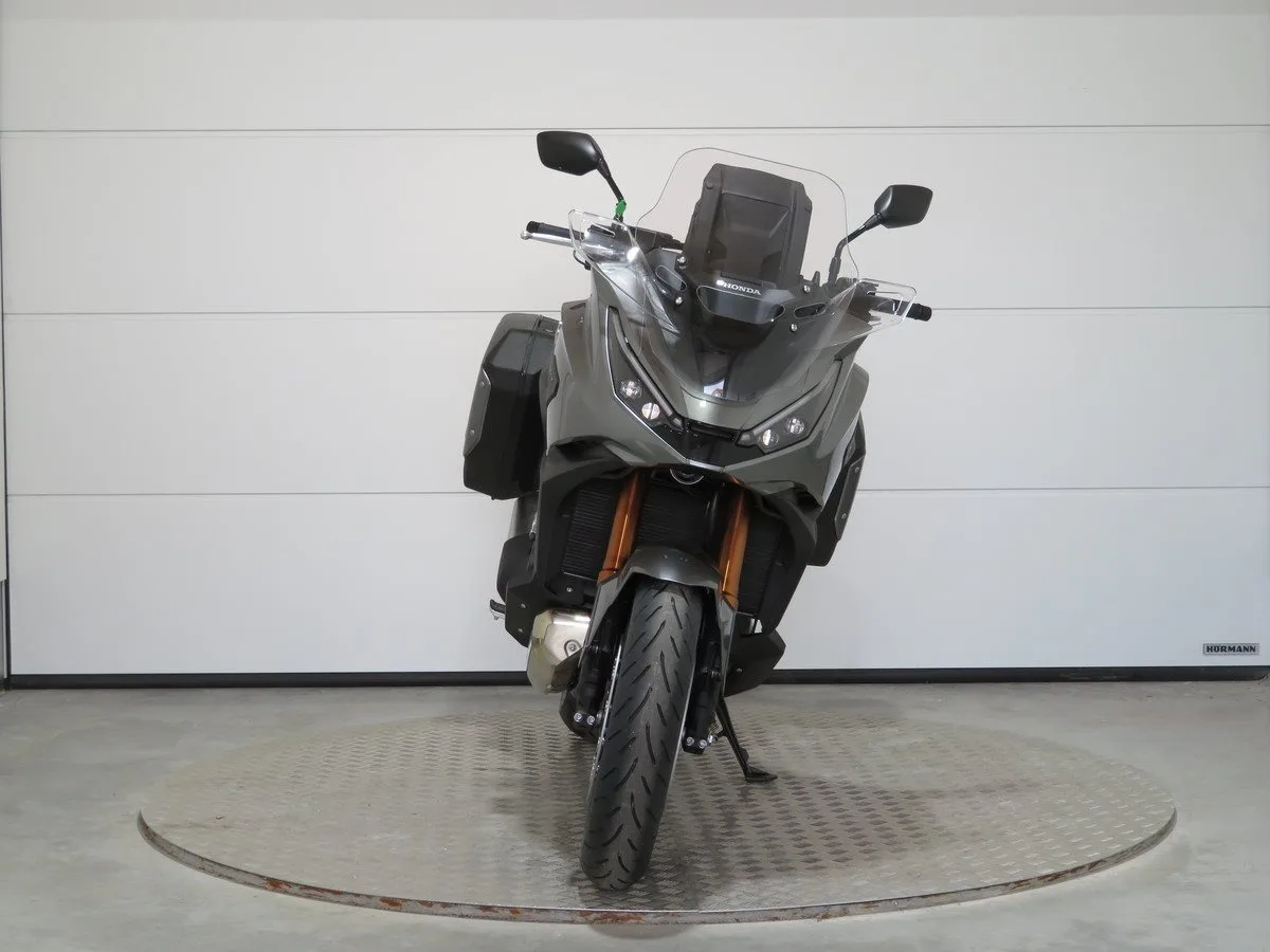 Honda NT1100 DCT Electronic Suspension
