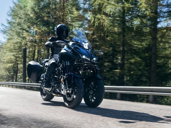 Yamaha Niken GT, MY 2025 -Yamaha Black