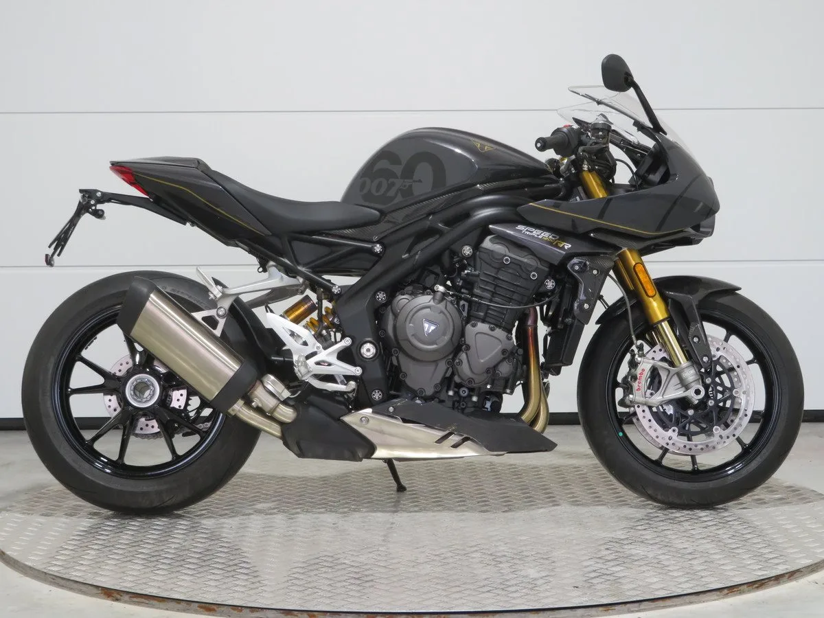 Triumph Speed Triple 1200 RR James Bond Edition
