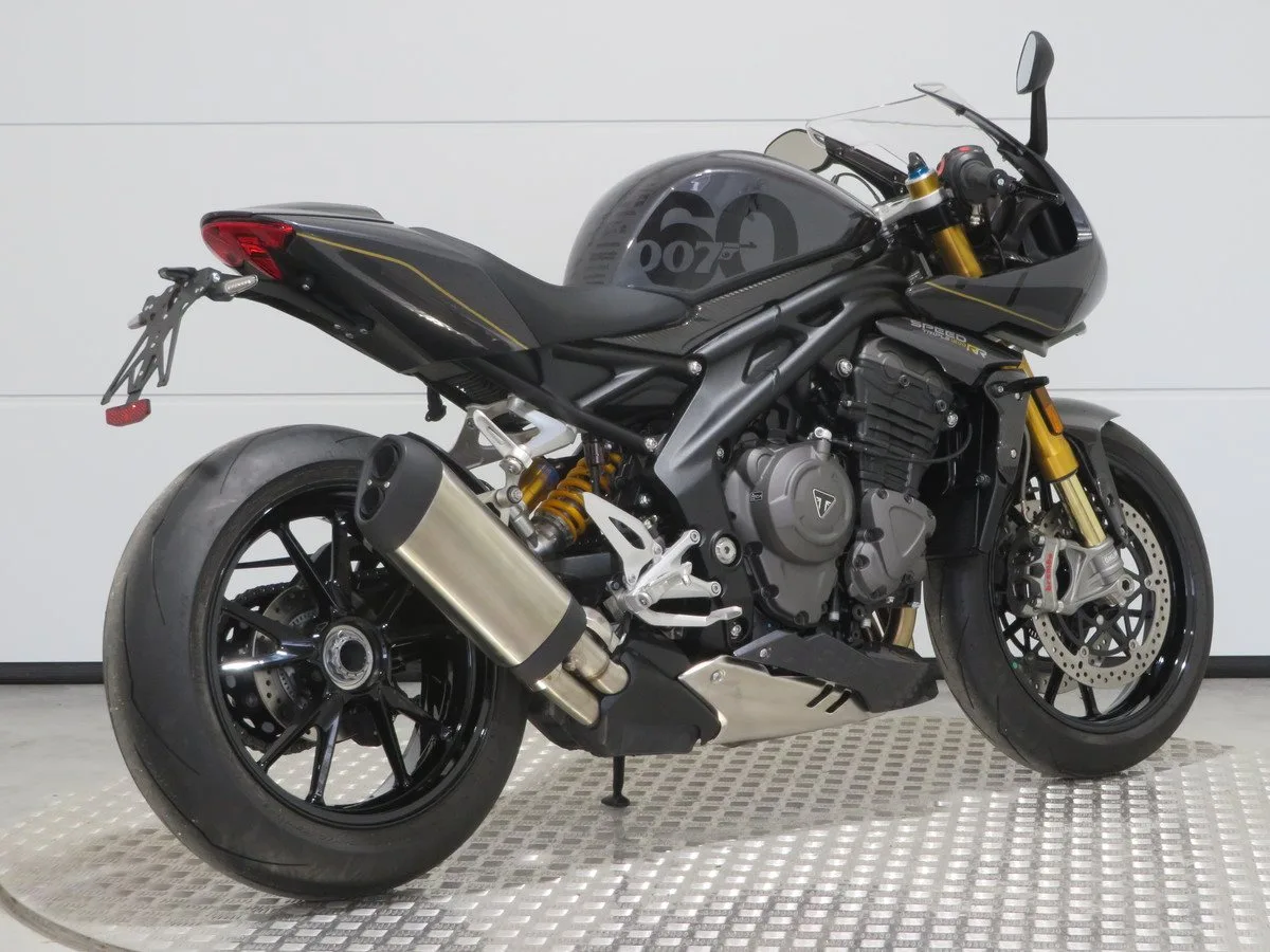 Triumph Speed Triple 1200 RR James Bond Edition