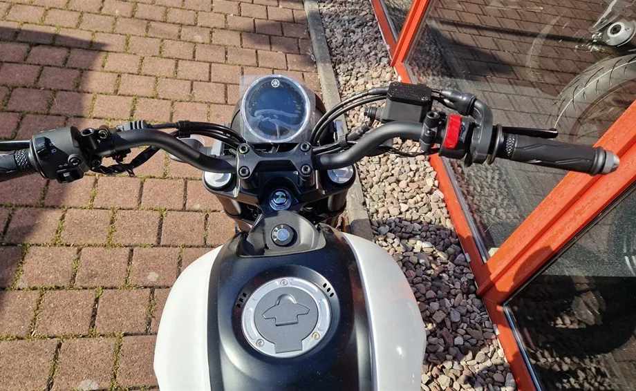 Yamaha XSR125, MY 2025 - Legend White