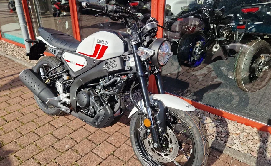 Yamaha XSR125, MY 2025 - Legend White