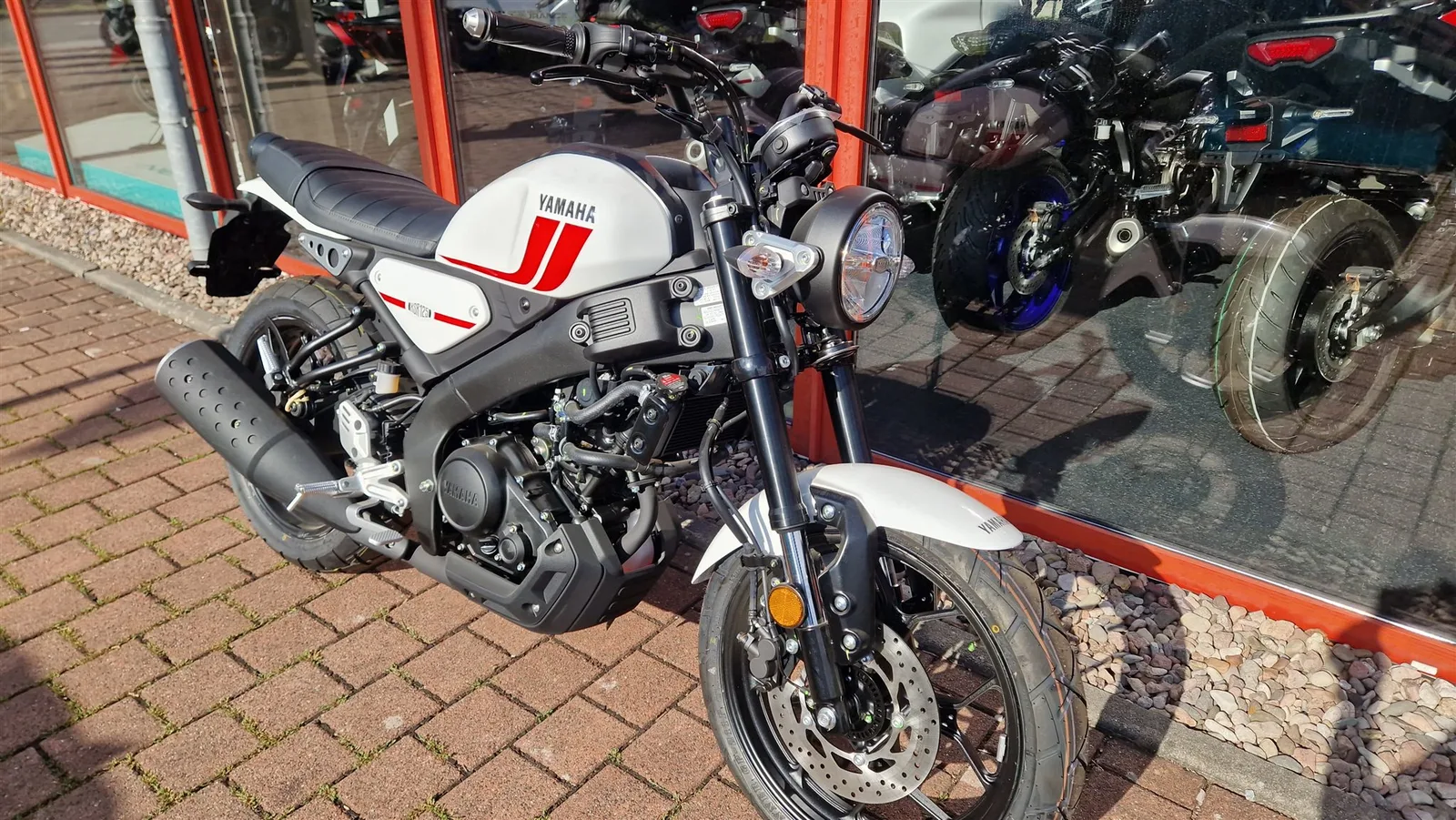Yamaha XSR125, MY 2025 - Legend White