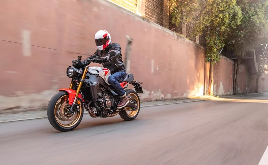 Yamaha XSR900, MY 2025 - Midnight Black