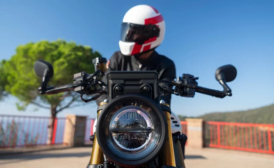Yamaha XSR900, MY 2025 - Midnight Black