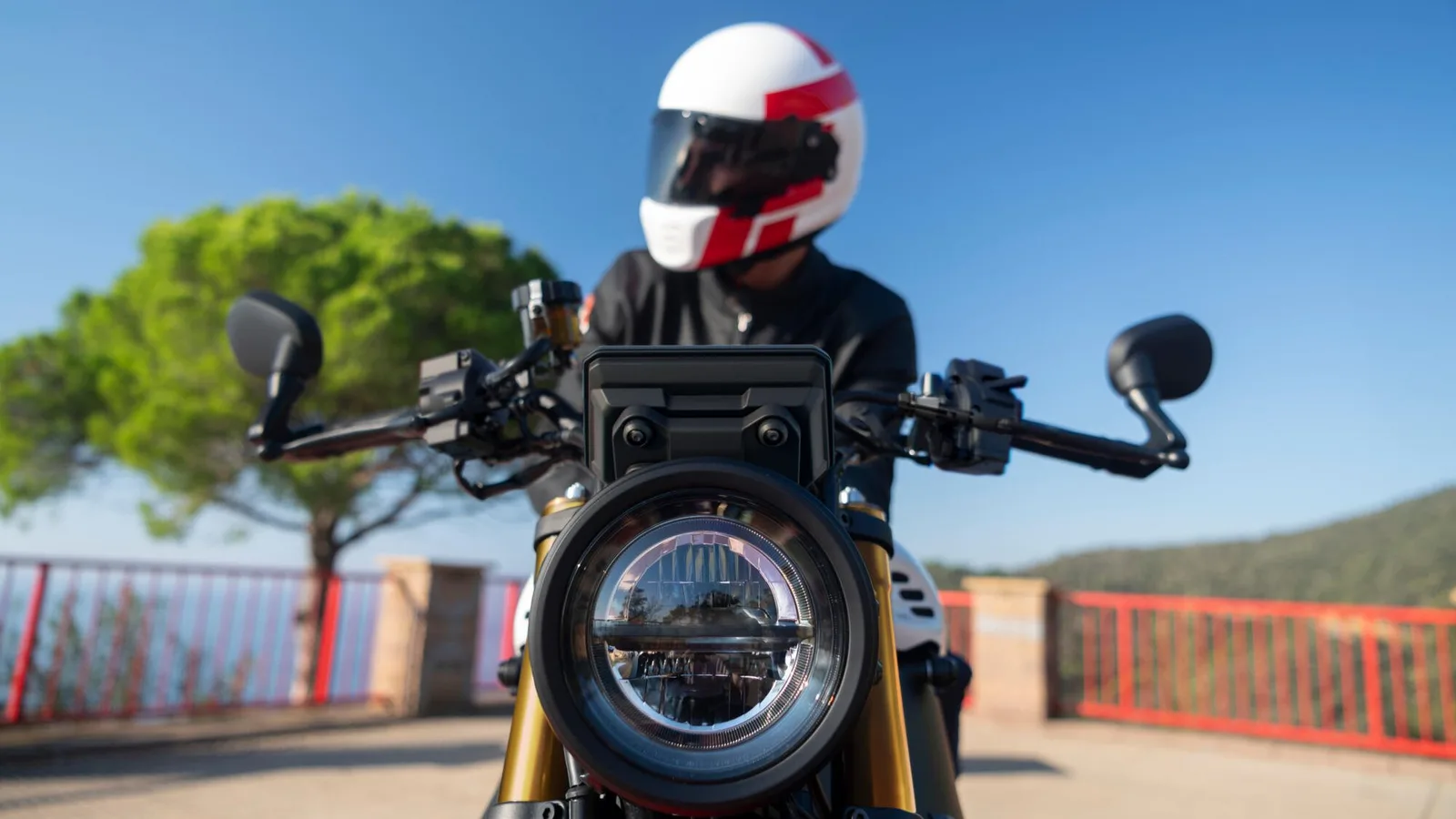 Yamaha XSR900, MY 2025 - Midnight Black
