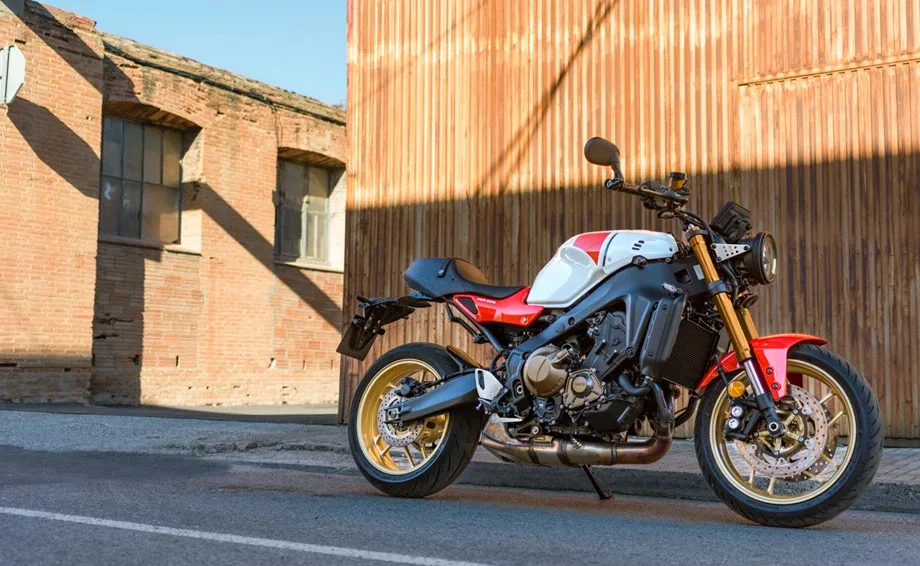 Yamaha XSR900, MY 2025 - Midnight Black