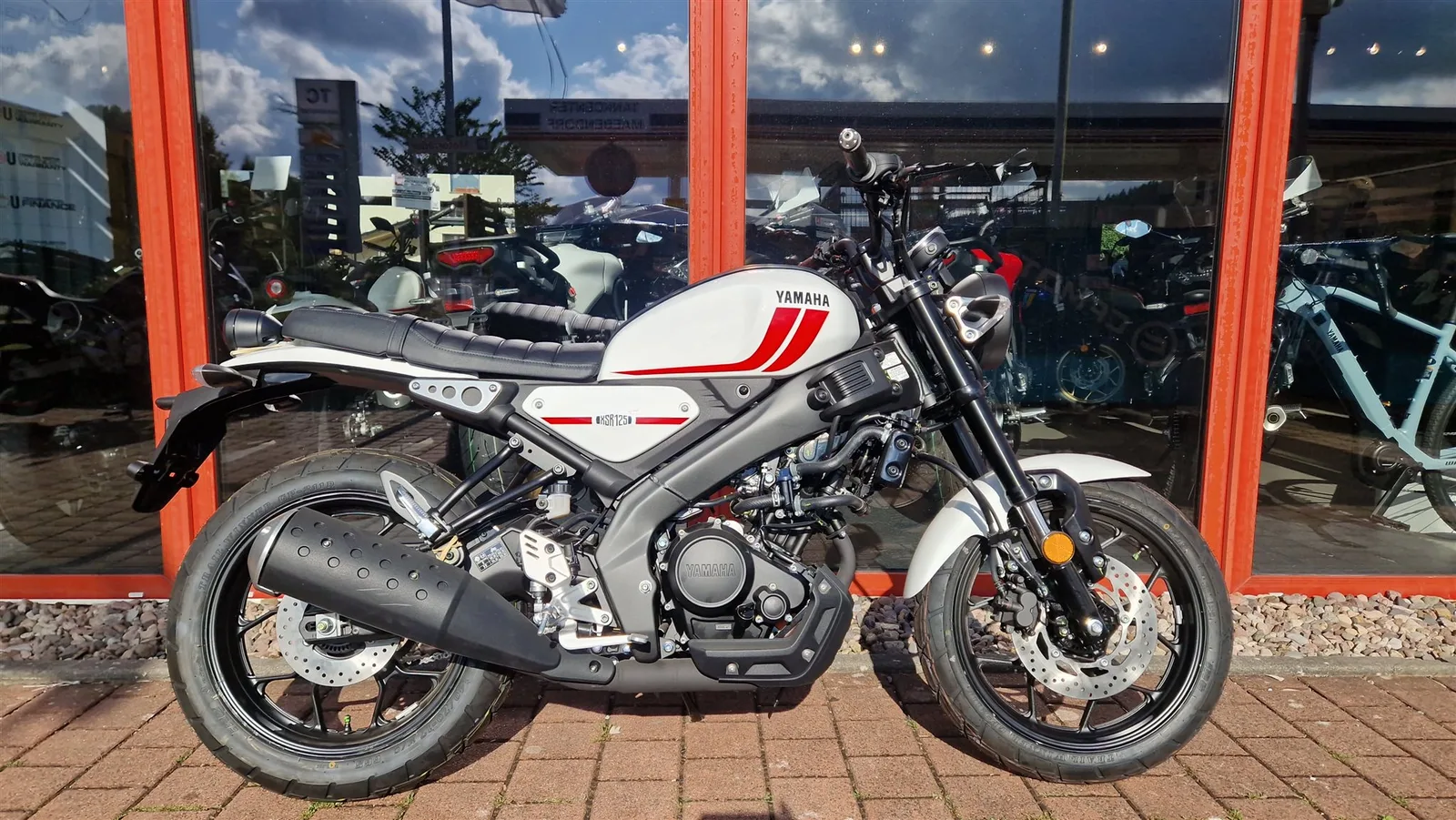 Yamaha XSR125, MY 2025 - Legend White