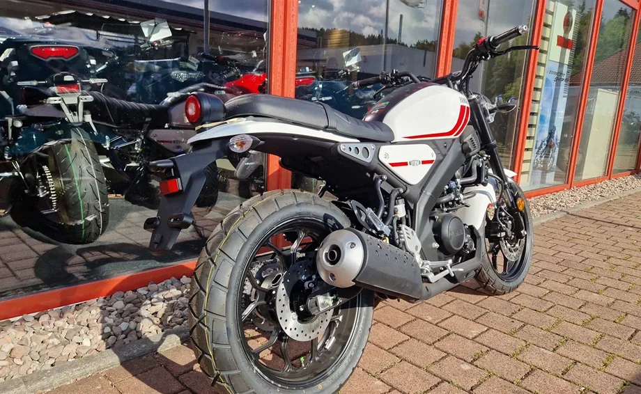 Yamaha XSR125, MY 2025 - Legend White