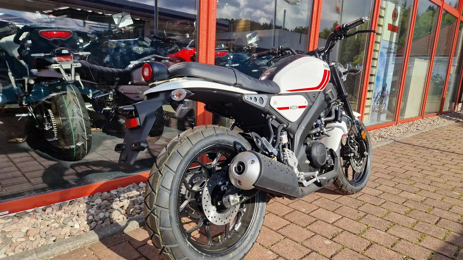 Yamaha XSR125, MY 2025 - Legend White