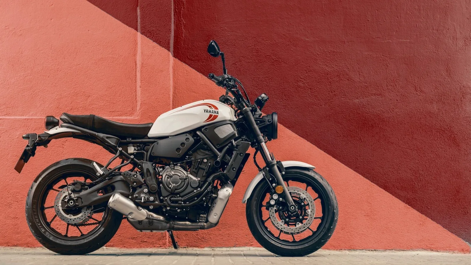 Yamaha XSR700, MY 2025 - Historic White